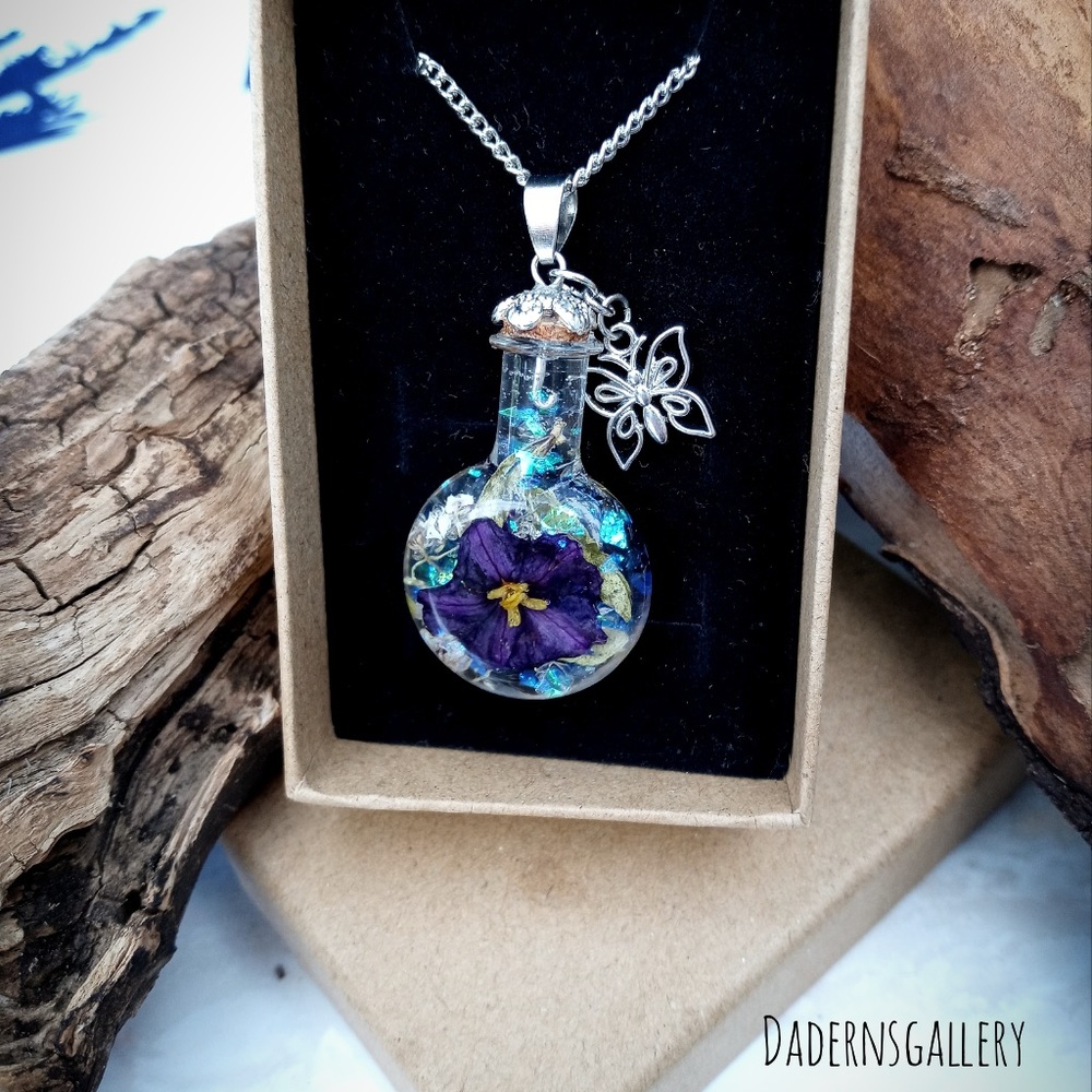 Not for sale‼️Handmade terrarium necklace dried flower capsuled in a bottle - Picture 11 of 11